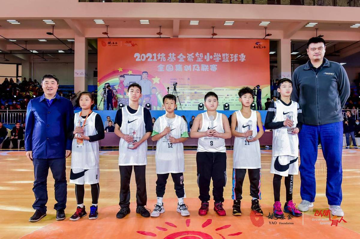 如何根据篮球比赛的不同阶段调整力量训练强度?_1